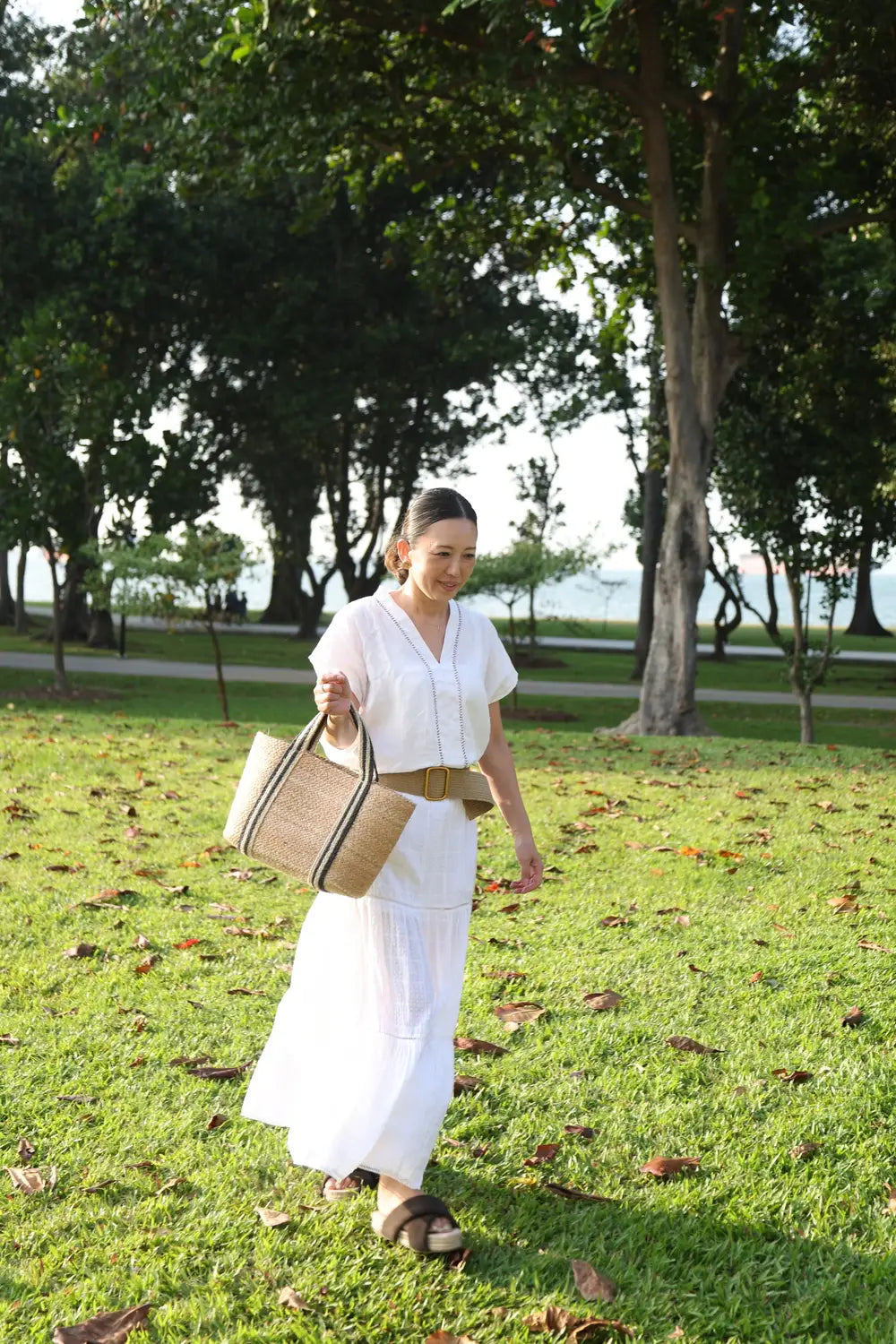 Jute Basket tote bag Small size #NA903 'Flower' [CHARCOAL]