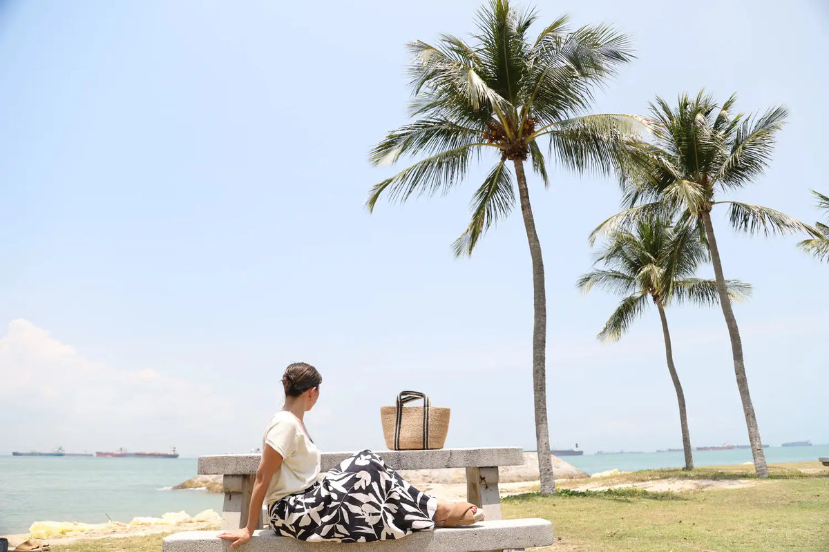 Jute Basket tote bag Small size #NA903 'Flower' [CHARCOAL]